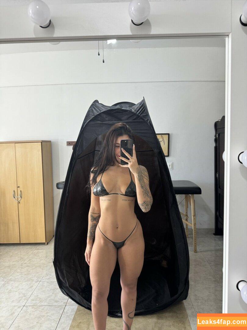 Leticia Castro / Castrollet / DEZOITOU / leticiacastroficial / thayscastro leaked photo photo #0380
