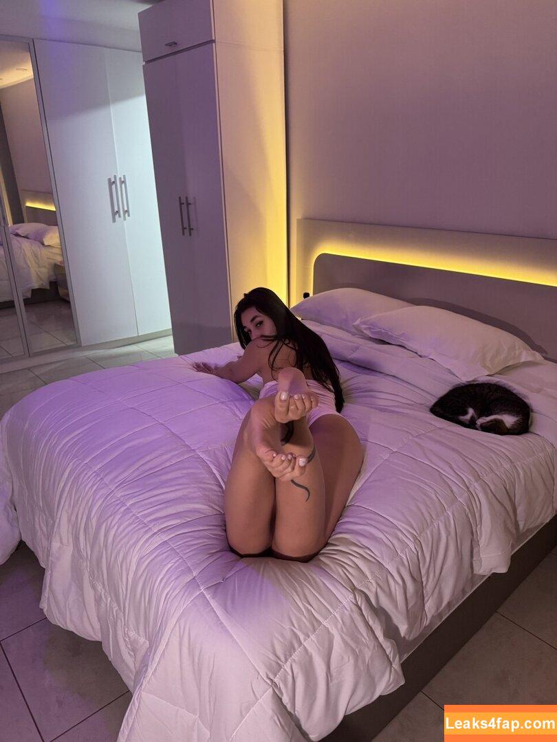 Leticia Castro / Castrollet / DEZOITOU / thayscastro leaked photo photo #0459