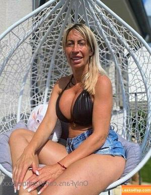 LetzBimbo photo #0024