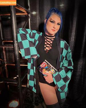 Leva Bates photo #0011