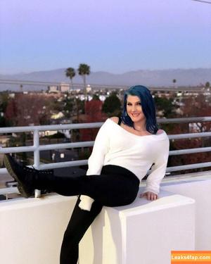 Leva Bates photo #0027