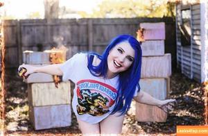 Leva Bates photo #0033