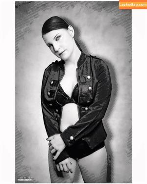 Leva Bates photo #0055