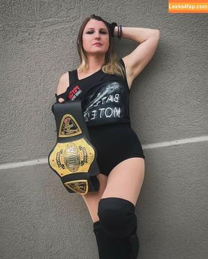 Leva Bates photo #0070