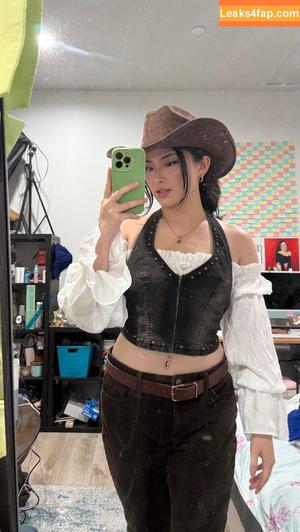 Liana Chau photo #0033