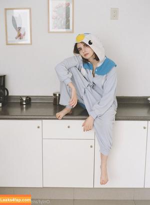 Liara Roux photo #0164