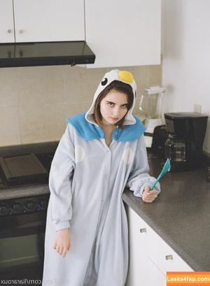 Liara Roux photo #0170