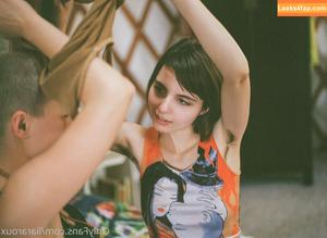 Liara Roux photo #0202
