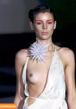 Liberty Ross photo #0004