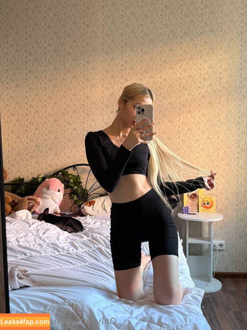 lil_lunabell / lill.unabelle leaked photo photo #0031