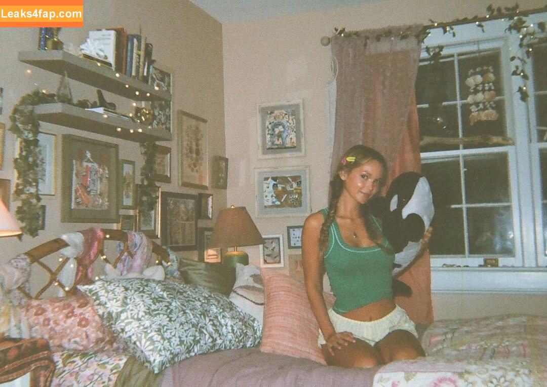 Lilah Pate /  leaked photo photo #0003