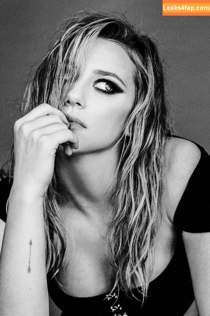 Lili Reinhart / Unpublished Photos / lilireinhart leaked photo photo #0047