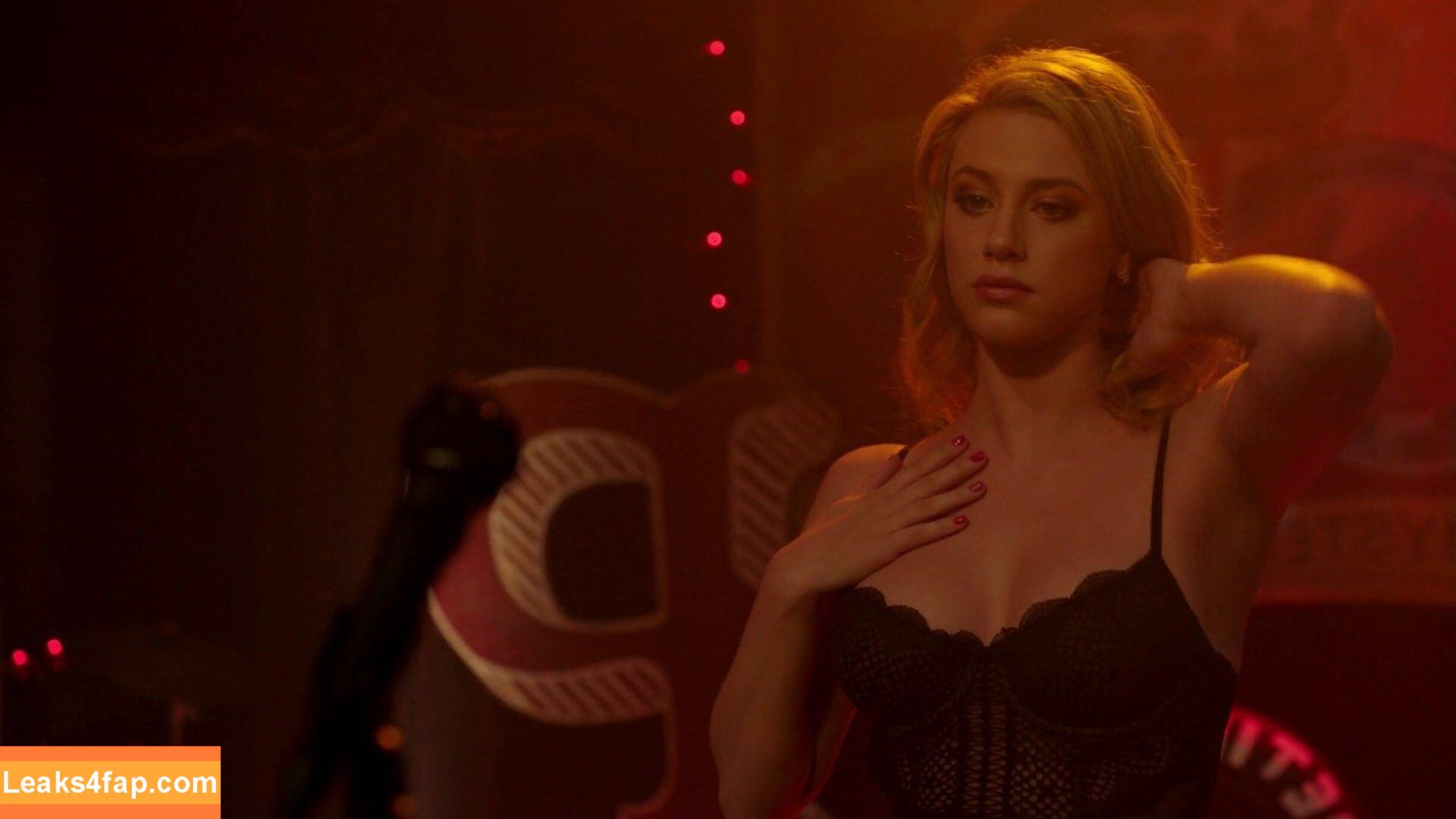 Lili Reinhart / Unpublished Photos / lilireinhart leaked photo photo #0072