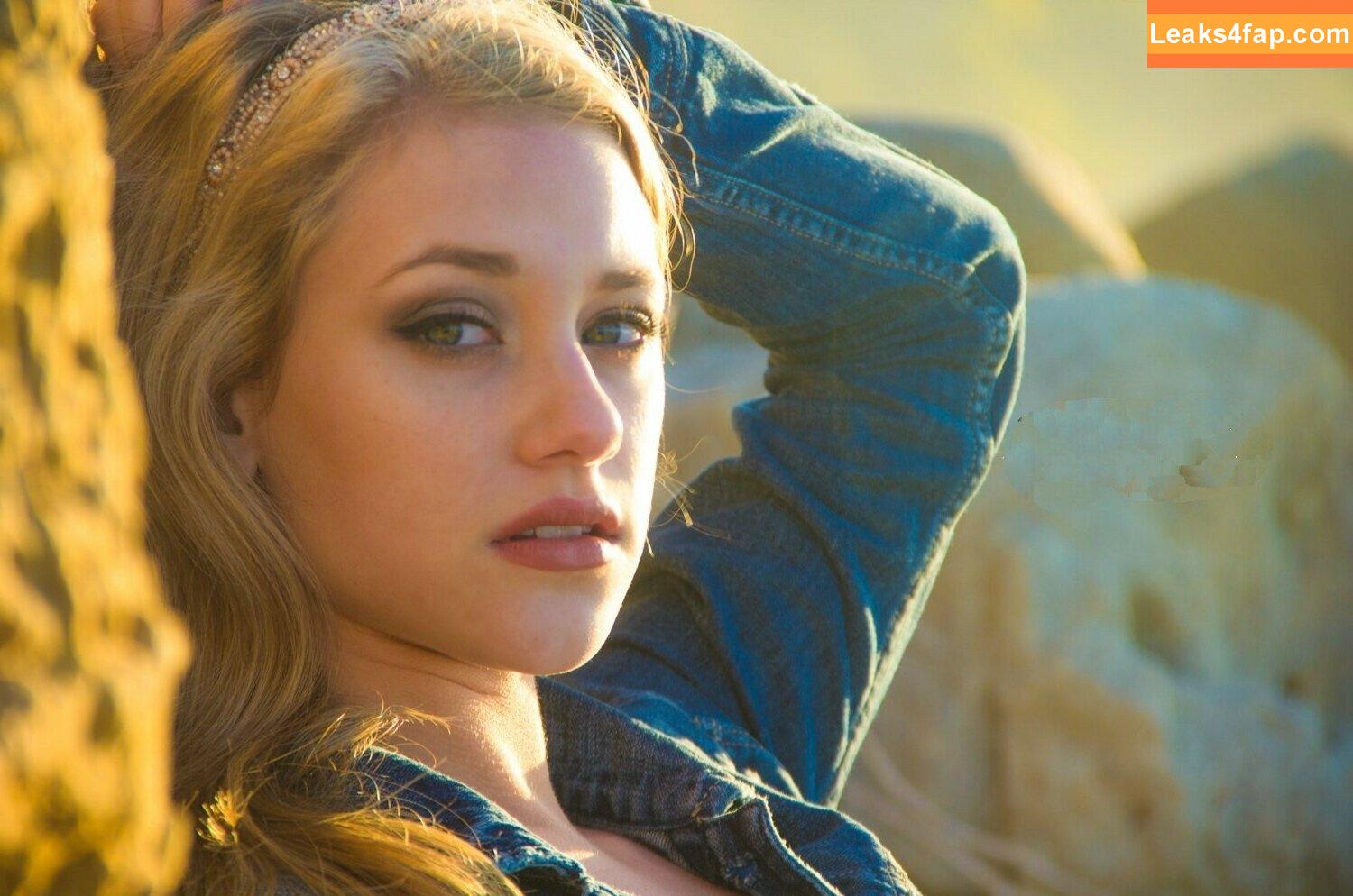 Lili Reinhart / Unpublished Photos / lilireinhart слитое фото фото #0081