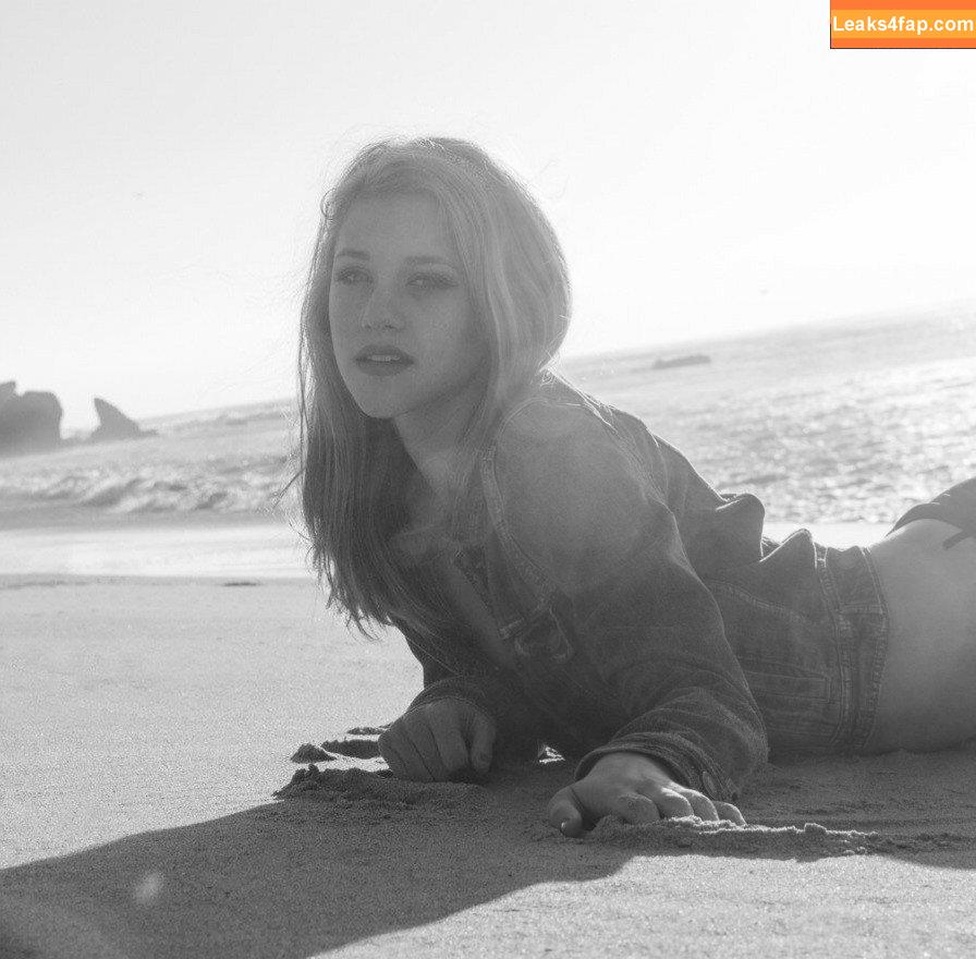 Lili Reinhart / Unpublished Photos / lilireinhart слитое фото фото #0084