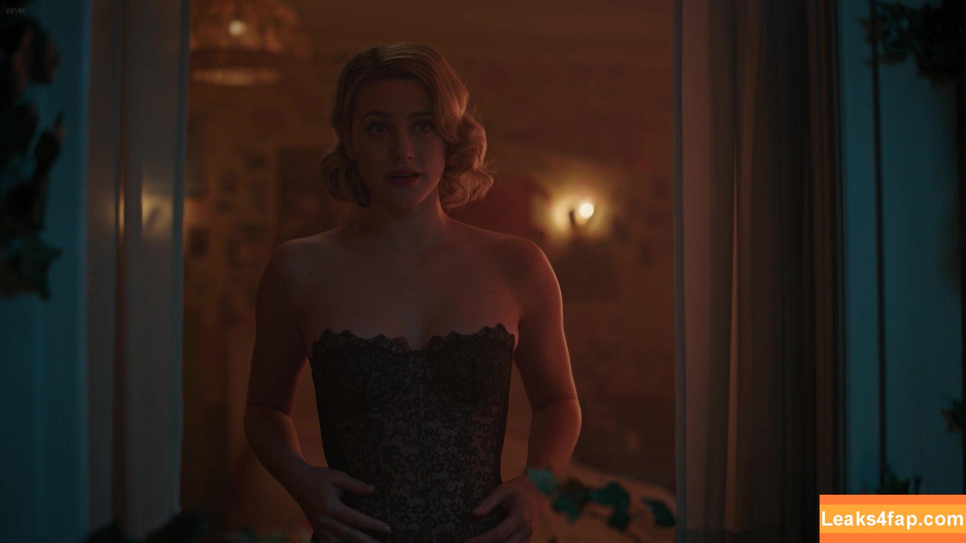 Lili Reinhart / Unpublished Photos / lilireinhart leaked photo photo #0161