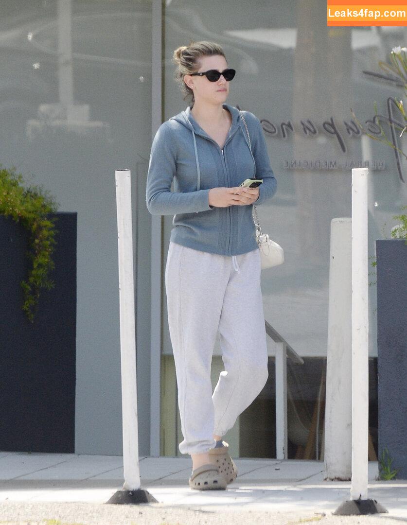 Lili Reinhart / Unpublished Photos / lilireinhart leaked photo photo #0387