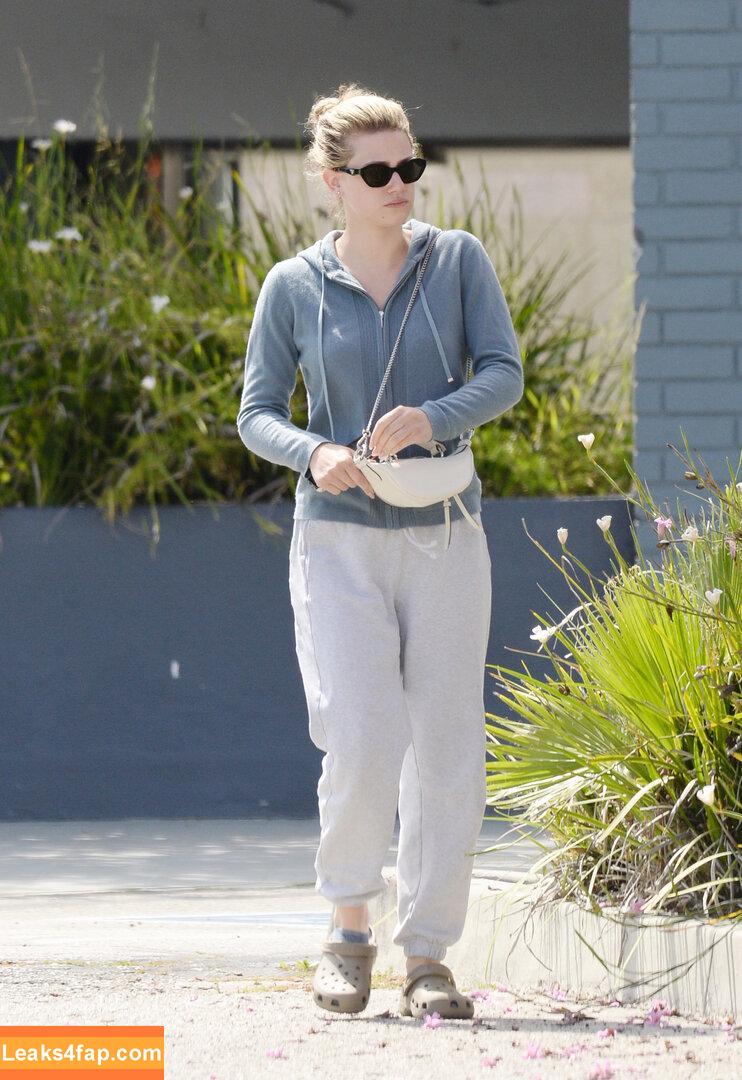 Lili Reinhart / Unpublished Photos / lilireinhart leaked photo photo #0397