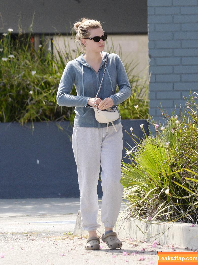 Lili Reinhart / Unpublished Photos / lilireinhart leaked photo photo #0399