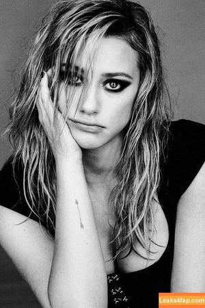 Lili Reinhart фото #0054