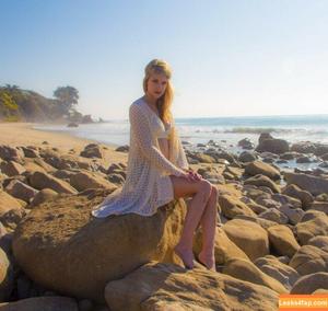 Lili Reinhart фото #0076