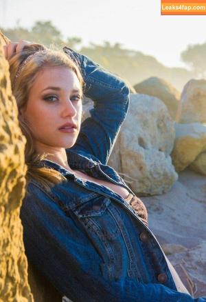 Lili Reinhart фото #0079