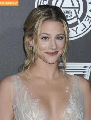 Lili Reinhart photo #0106