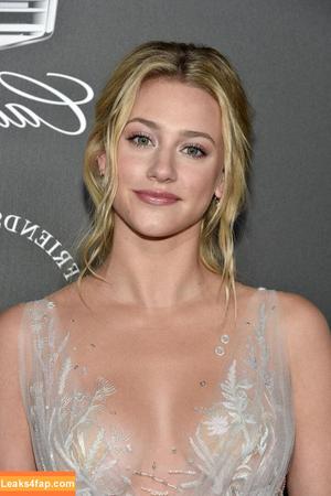 Lili Reinhart photo #0109