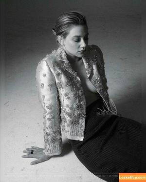 Lili Reinhart photo #0136