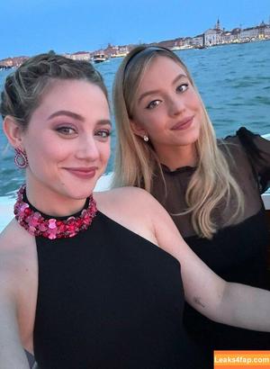 Lili Reinhart photo #0203