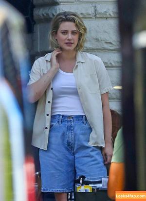 Lili Reinhart photo #0212