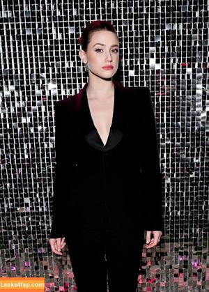 Lili Reinhart photo #0336