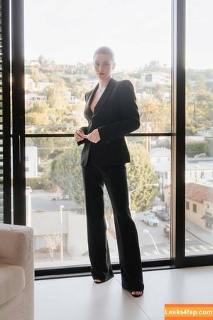 Lili Reinhart photo #0352