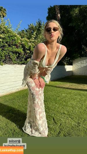 Lili Reinhart photo #0382