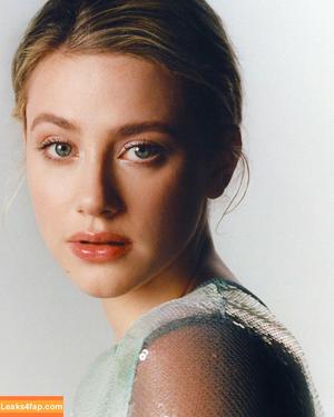 Lili Reinhart photo #0383