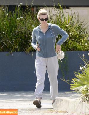 Lili Reinhart photo #0392