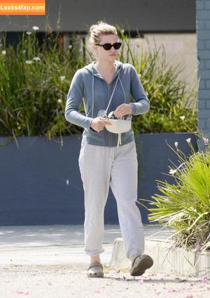 Lili Reinhart photo #0395