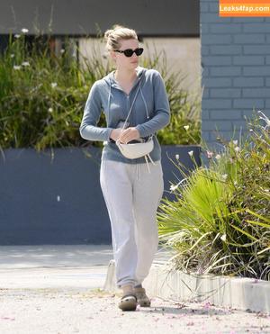 Lili Reinhart photo #0398