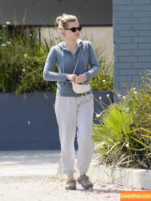 Lili Reinhart photo #0399