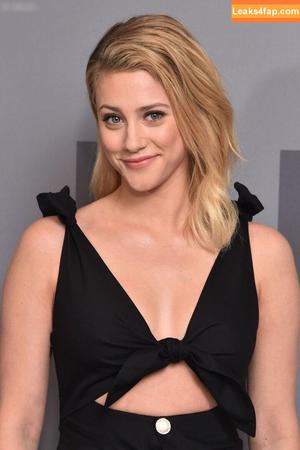 Lili Reinhart photo #0430