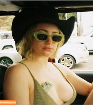 Lili Reinhart photo #0466