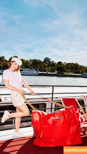 Lili Reinhart photo #0549