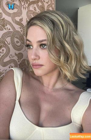 Lili Reinhart photo #0572