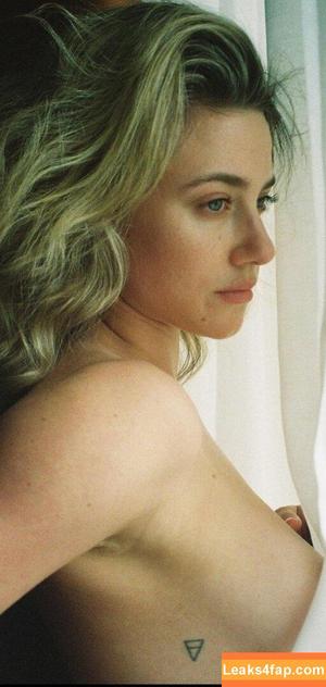 Lili Reinhart фото #1011