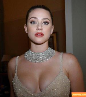 Lili Reinhart фото #1013