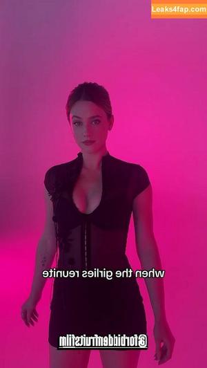 Lili Reinhart фото #1134