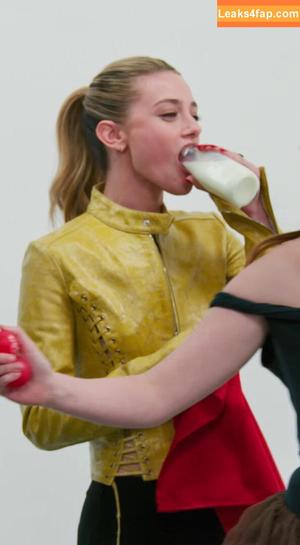 Lili Reinhart photo #1210