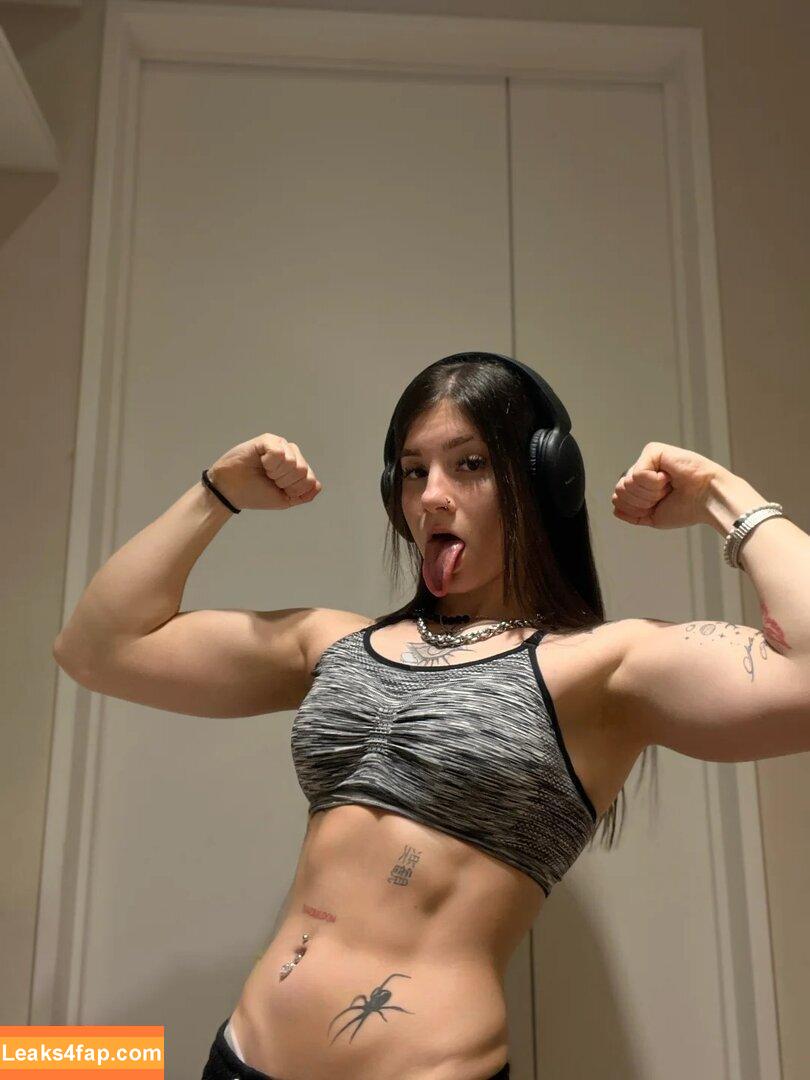 Lilia Sinclair / helpyourcellf / lilia.sinclair leaked photo photo #0001
