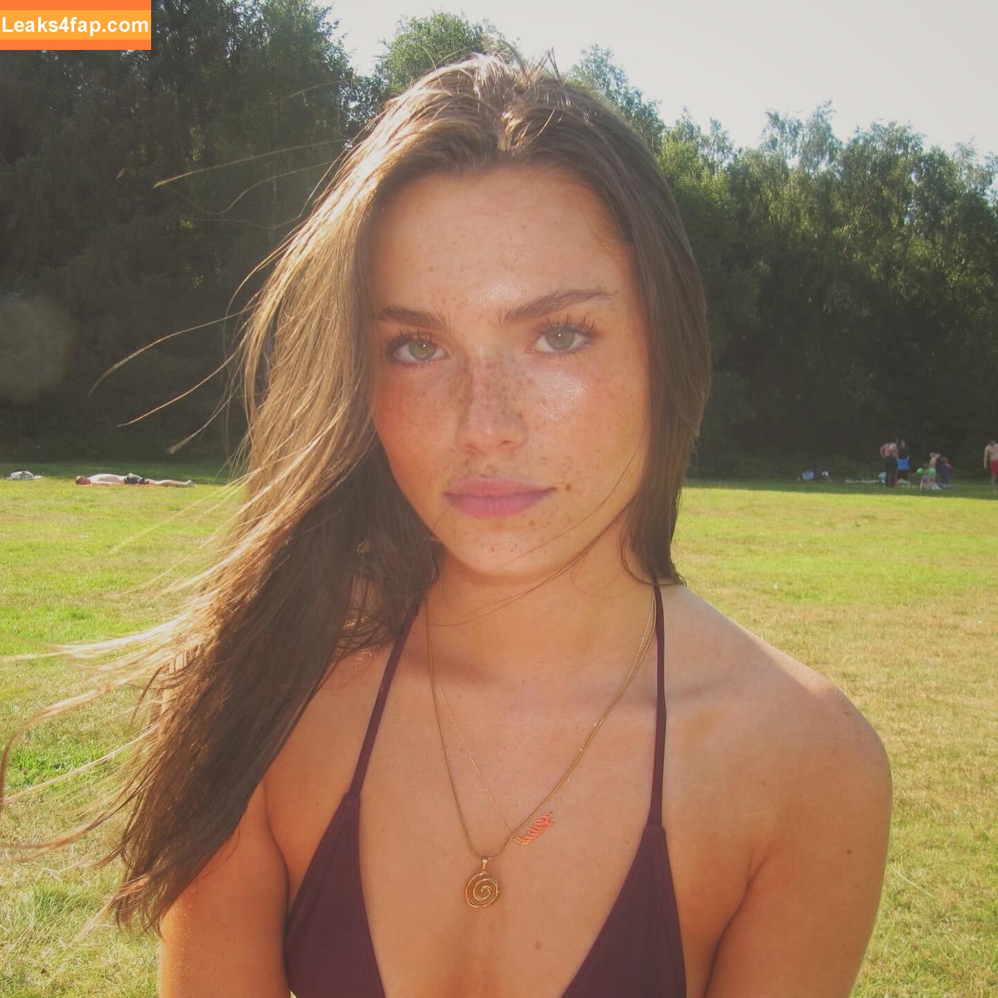 liliameach3n / liliameachen / liliameachenn leaked photo photo #0002