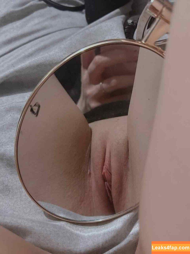 Lillithx / _LarissaU_ / lillithxox / x.lillithx leaked photo photo #0001